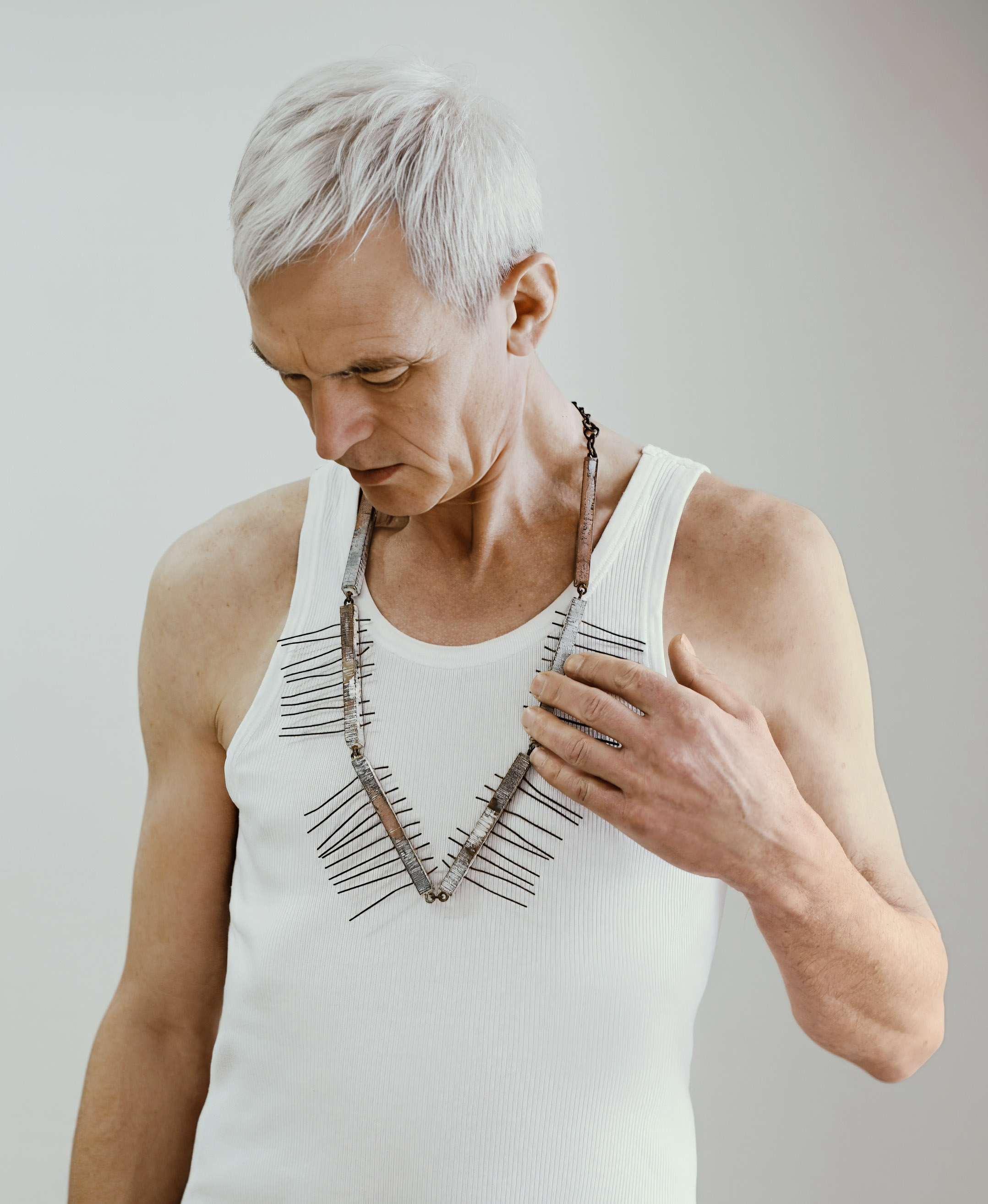 Iris Merkle Contemporary Jewelry – necklace STROHVERTEILER