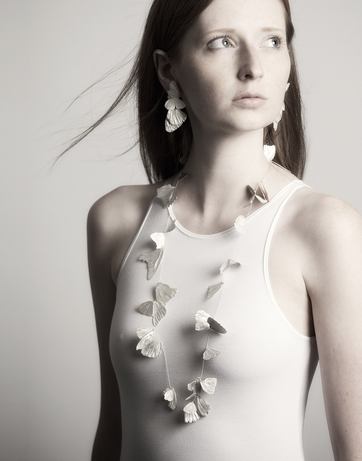 Falter white - Iris Merkle Contemporary Jewelry